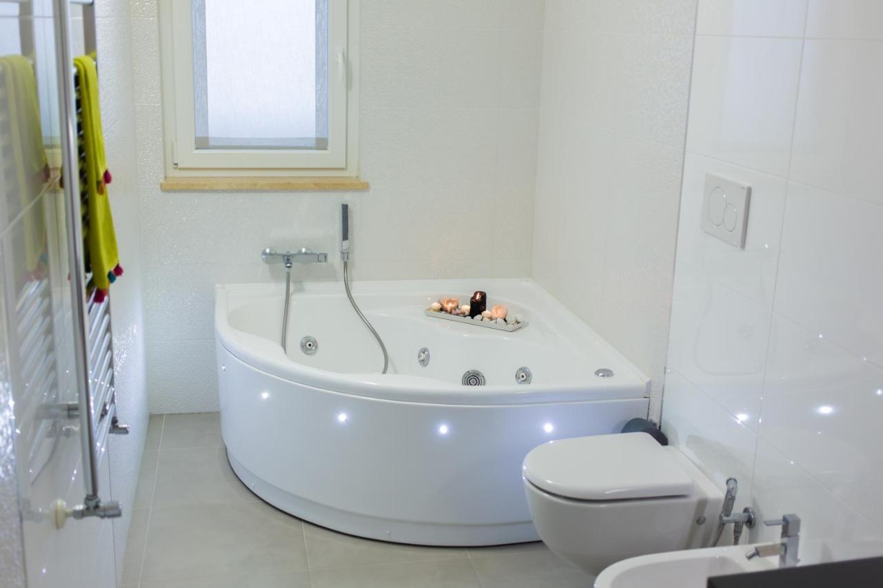 Sea View Apartment Монополи Екстериор снимка